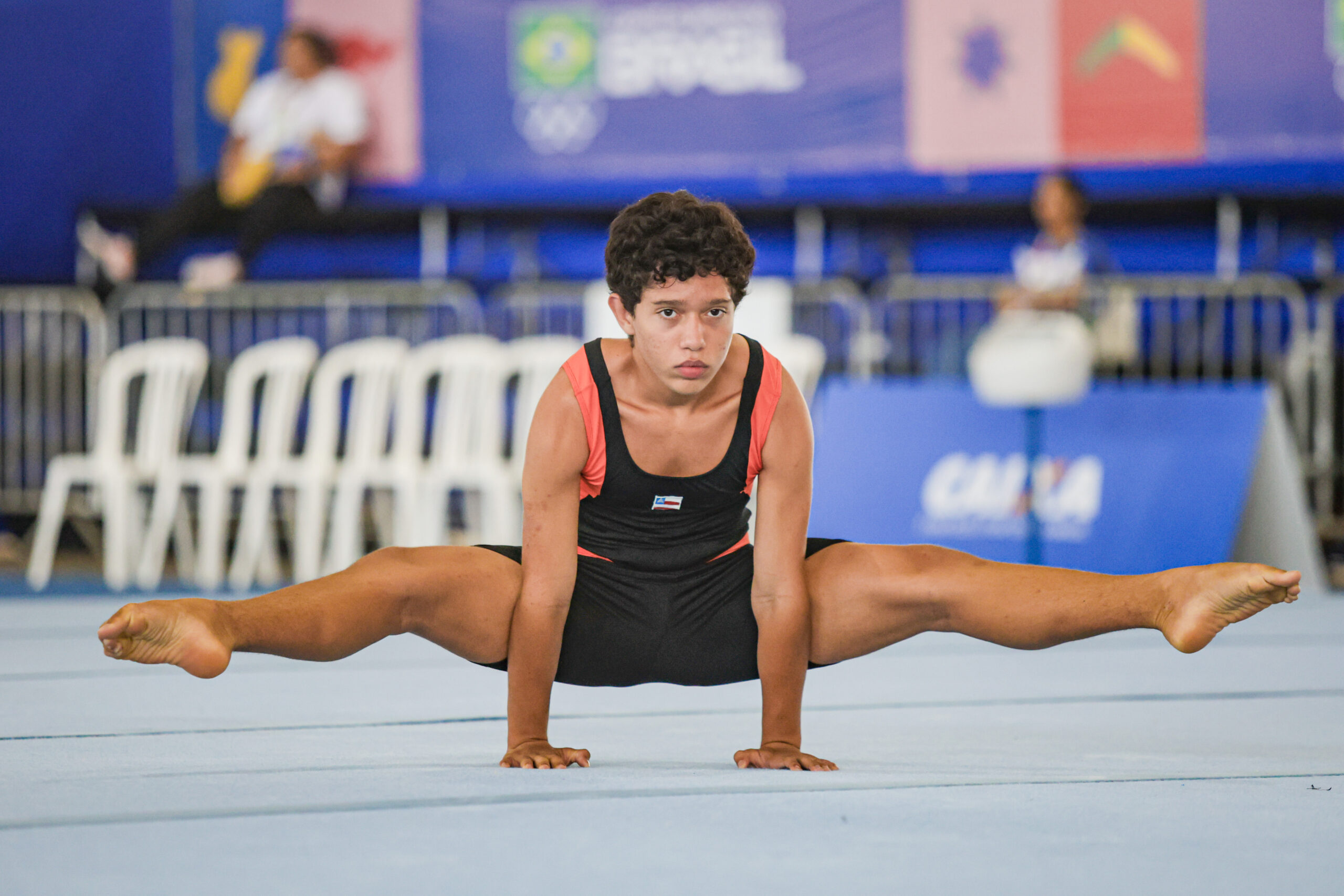 Baiano realiza sonho de entrar na ginástica artística e se encanta com aparelhos dos Jogos da Juventude