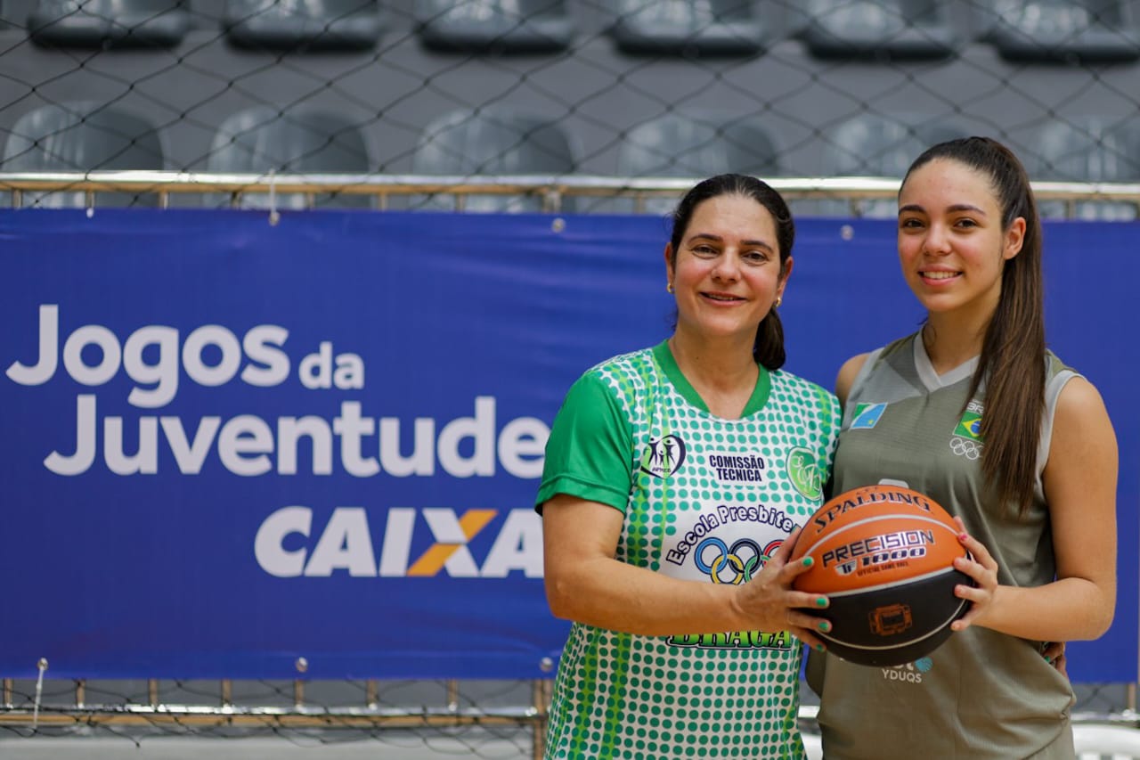 Mãe técnica e filha atleta se dividem entre broncas e afagos em busca de sucesso no basquete dos Jogos da Juventude