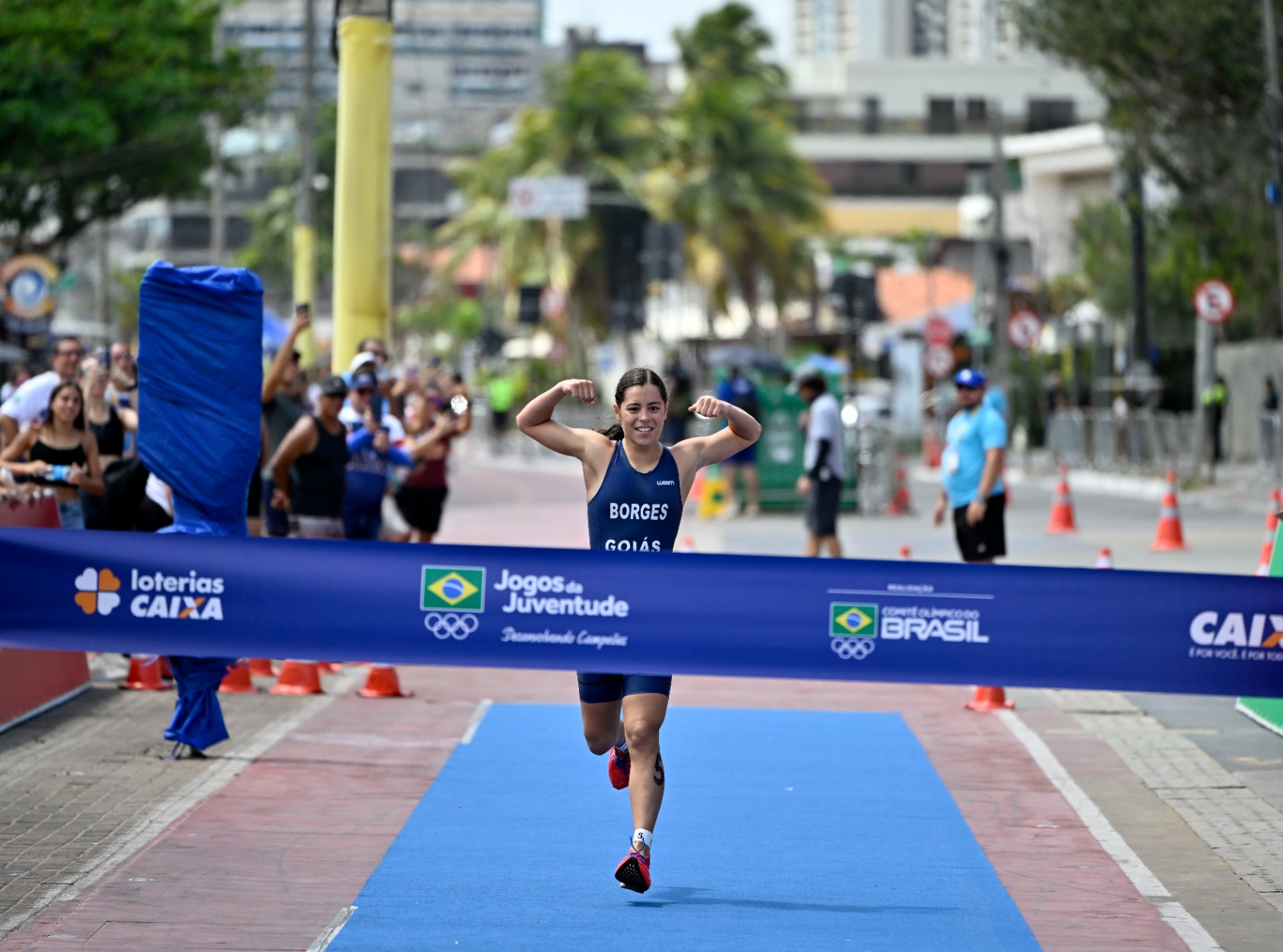 Ouro como presente de aniversário: Maria Clara conquista bicampeonato no triatlo dos Jogos da Juventude