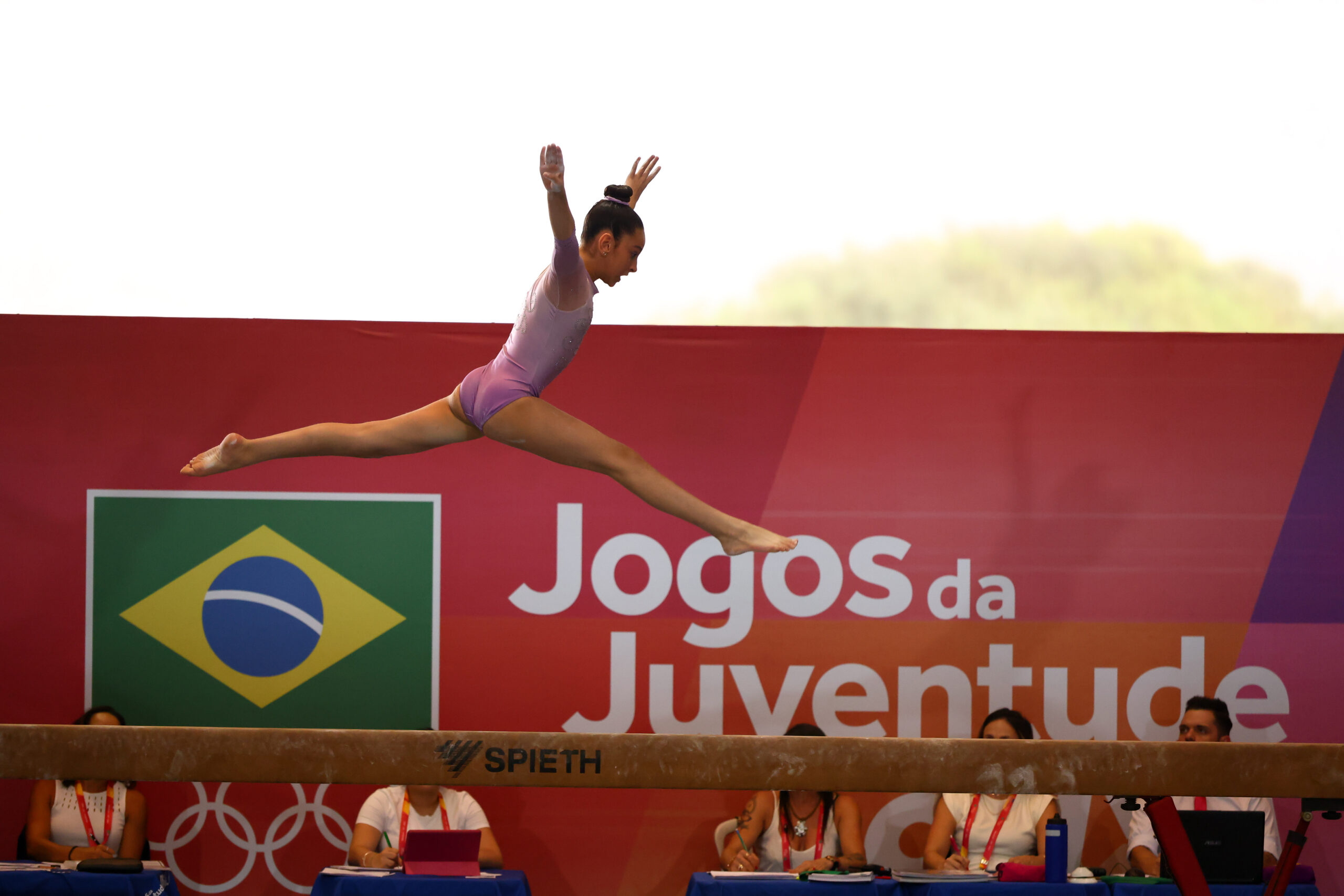 Aos 12 anos, Giovanna Botelho representa o Nordeste na final da trave dos Jogos da Juventude CAIXA Brasília 2025