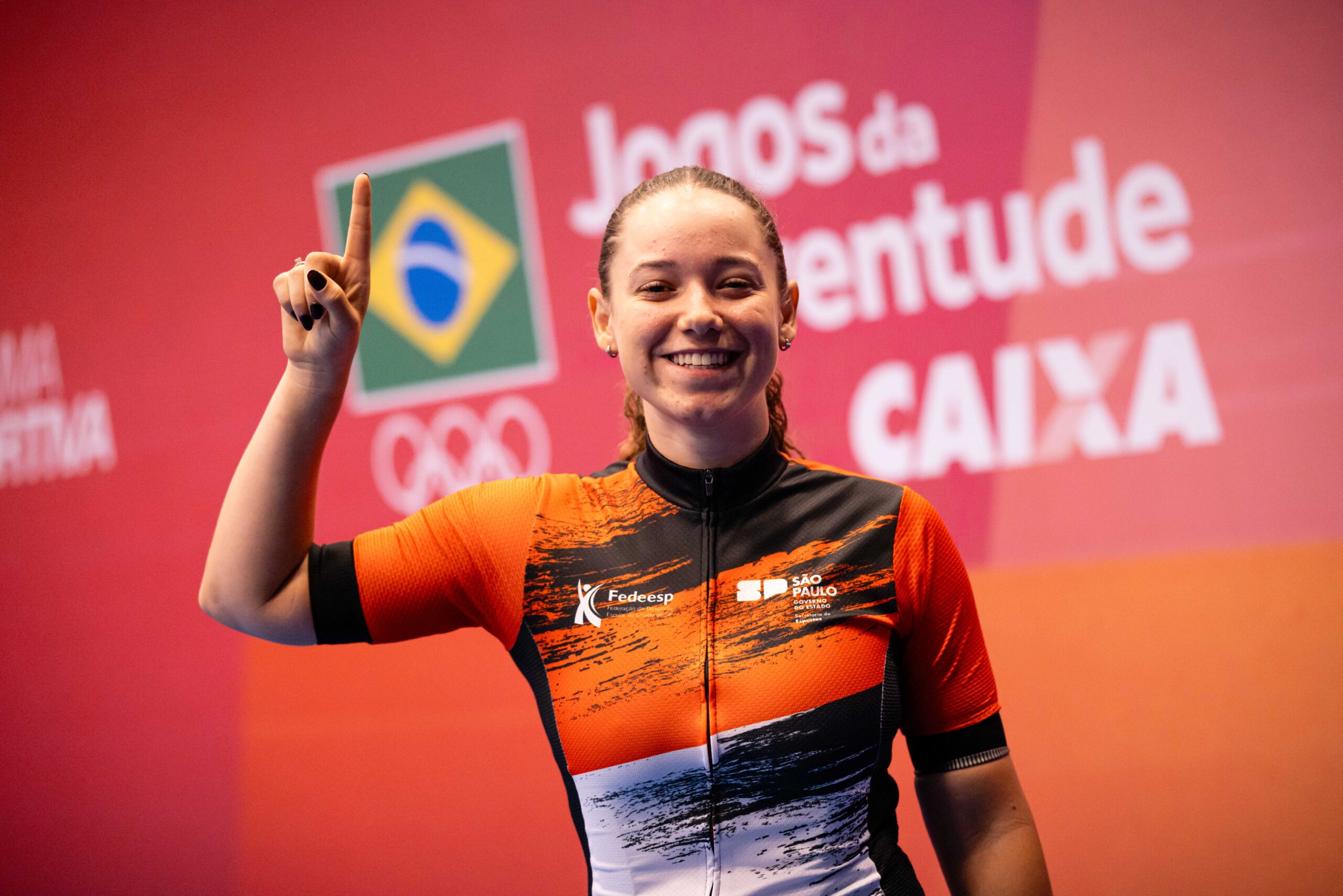 Sob olhares do atleta olímpico Renato Rezende, saem do ciclismo potência máxima as primeiras medalhas nos Jogos da Juventude CAIXA Brasília 2025