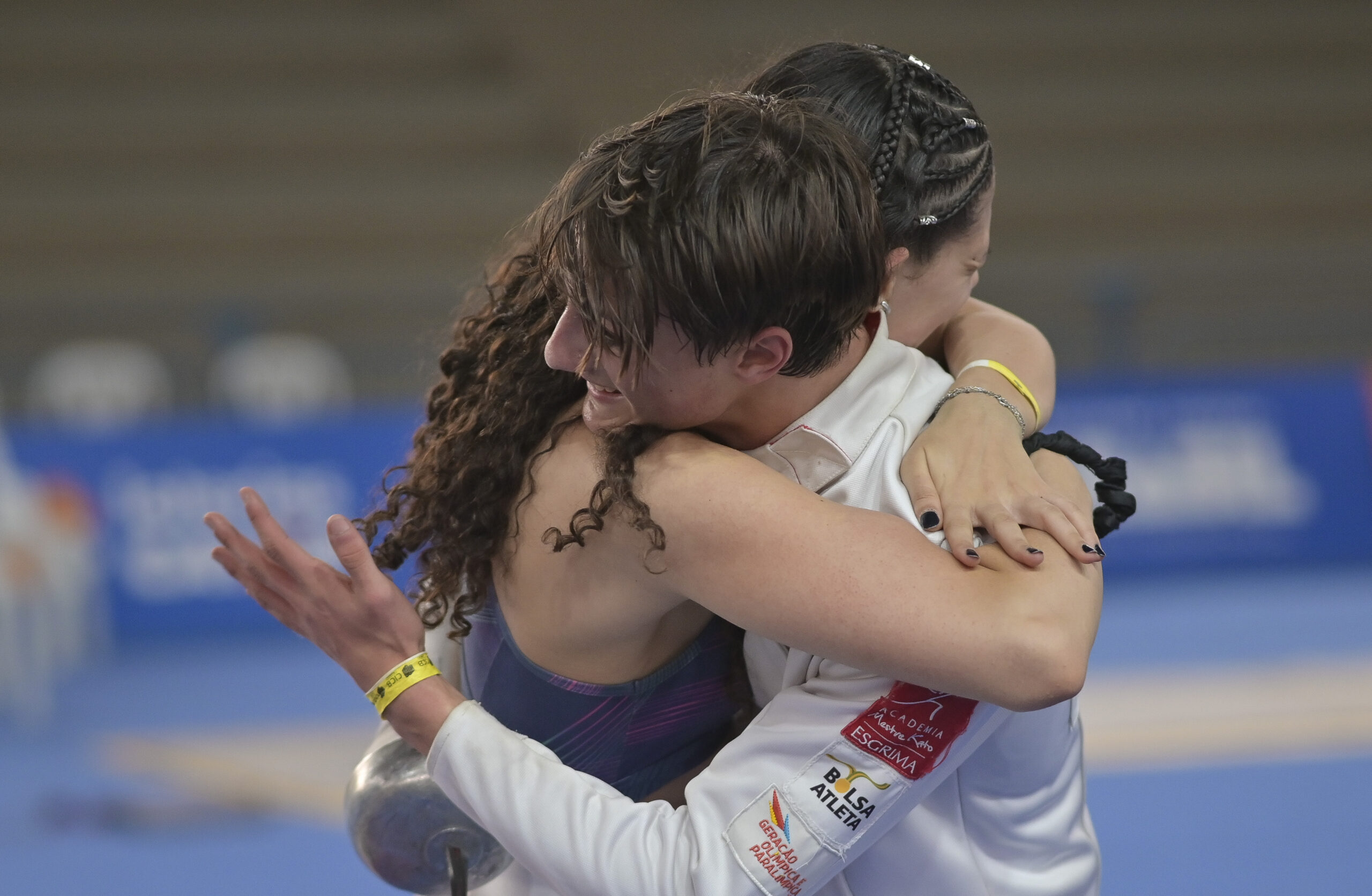 Ouro na dupla mista da esgrima, ao lado de Lais Rossa, Henrique Freiberger se emociona e dedica medalha ao pai, que luta contra o câncer