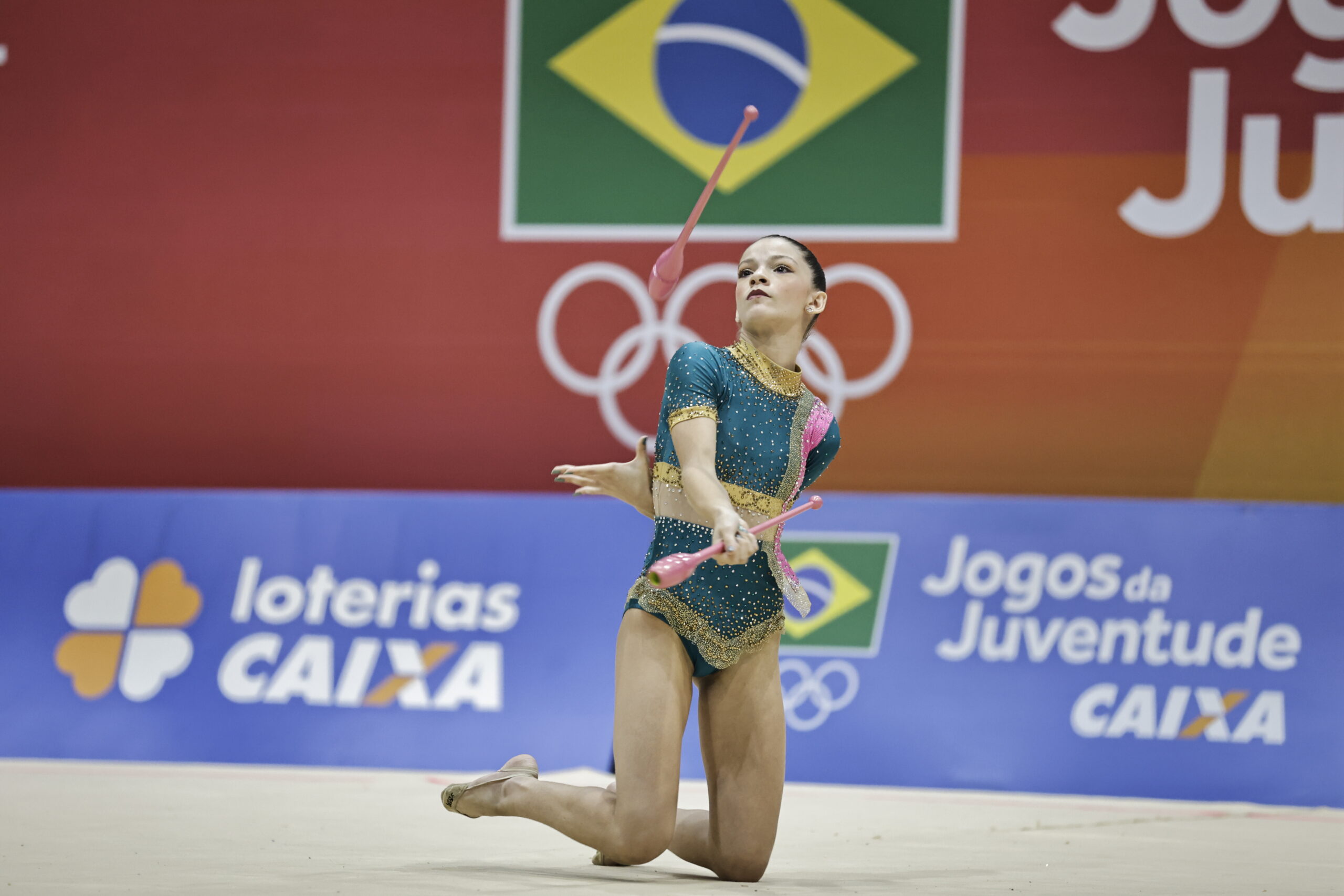 Brilho e identidade nos collants: ginastas explicam como criam e escolhem os figurinos das apresentações