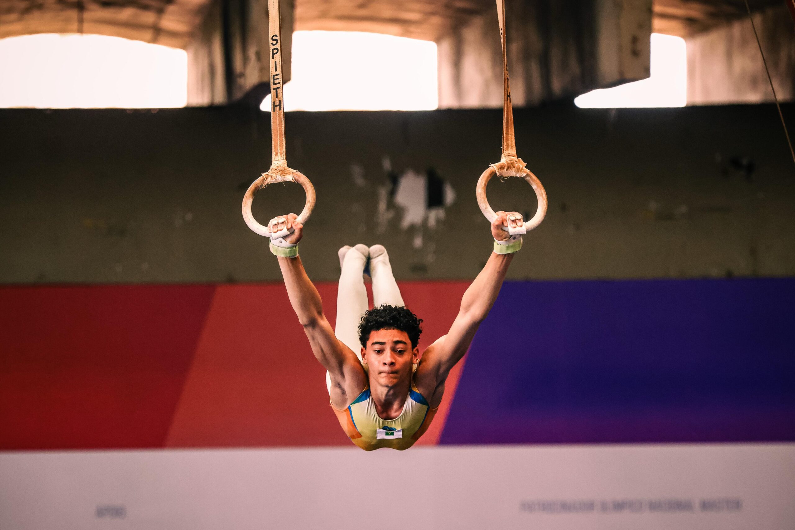 José Luis transforma apoio da torcida em medalhas e se destaca na ginástica artística