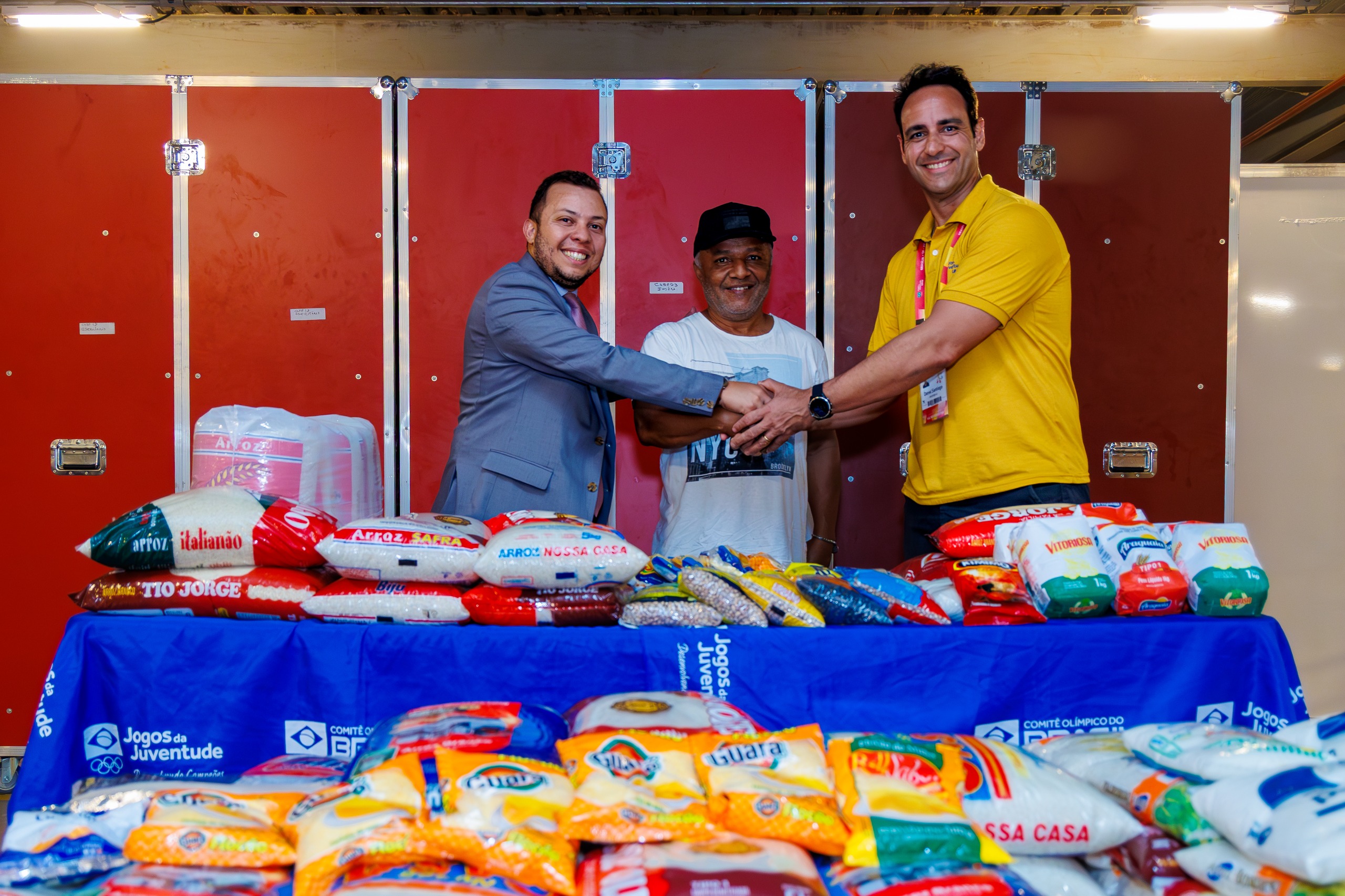 Em ação educativa, Jogos da Juventude CAIXA Brasília 2025 doam 800 quilos de alimentos para instituição beneficente