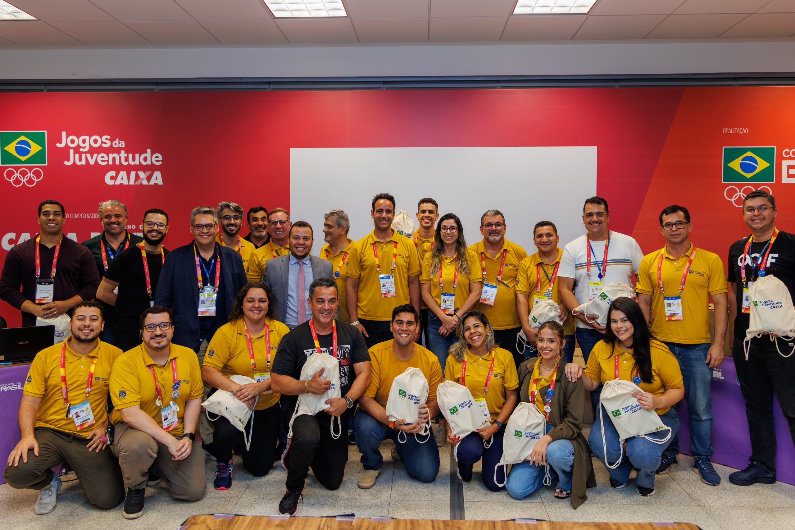 Parceria e agradecimento: Comitê Organizador Local do DF é homenageado pelos coordenadores dos Jogos da Juventude CAIXA