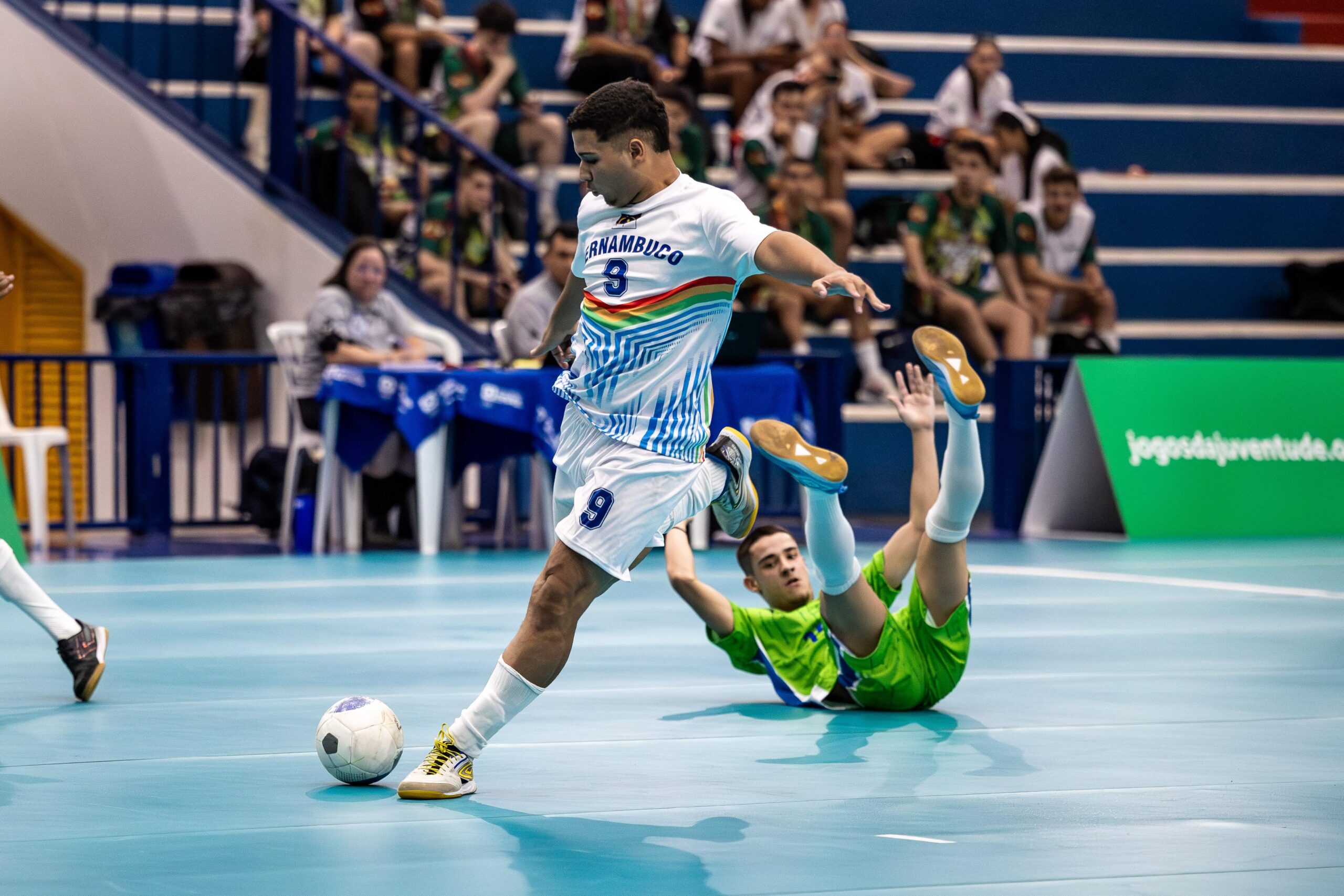 Com virada na prorrogação, Pernambuco derruba Paraná e faz a final do futsal contra SC