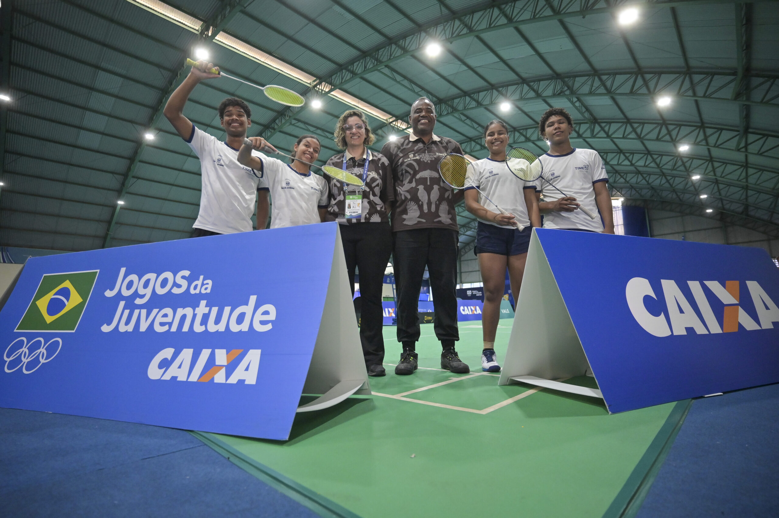 Responsável por revelar atletas olímpicos do badminton brasileiro, Sebastião Dias lidera equipe do RJ a três medalhas nos Jogos da Juventude