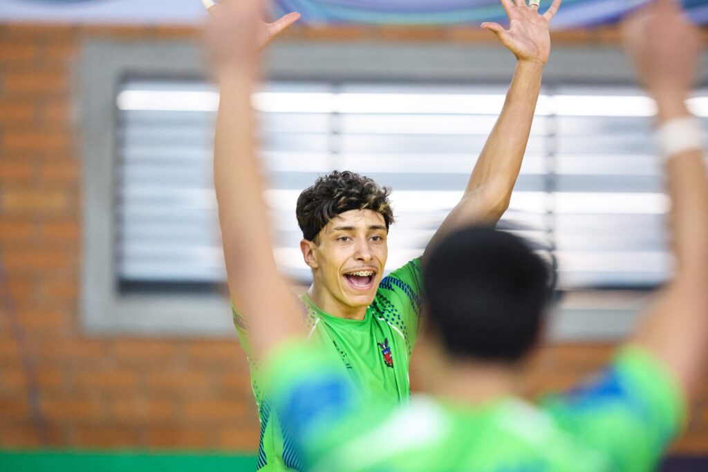 2026.10.27 - Jogos da Juventude CAIXA Foz do Iguaçu - IFPR - Vôlei masculino - 1a divisão - Semifinal - Paraná x São Paulo - Na foto o atleta do Paraná, Diego Beraldo (11) Foto: William Lucas/COB. IG: william_lucas.img