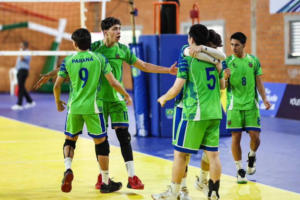2026.10.27 - Jogos da Juventude CAIXA Foz do Iguaçu - IFPR - Vôlei masculino - 1a divisão - Semifinal - Paraná x São Paulo - Na foto o atleta do Paraná, Diego Beraldo (11) Foto: William Lucas/COB. IG: william_lucas.img
