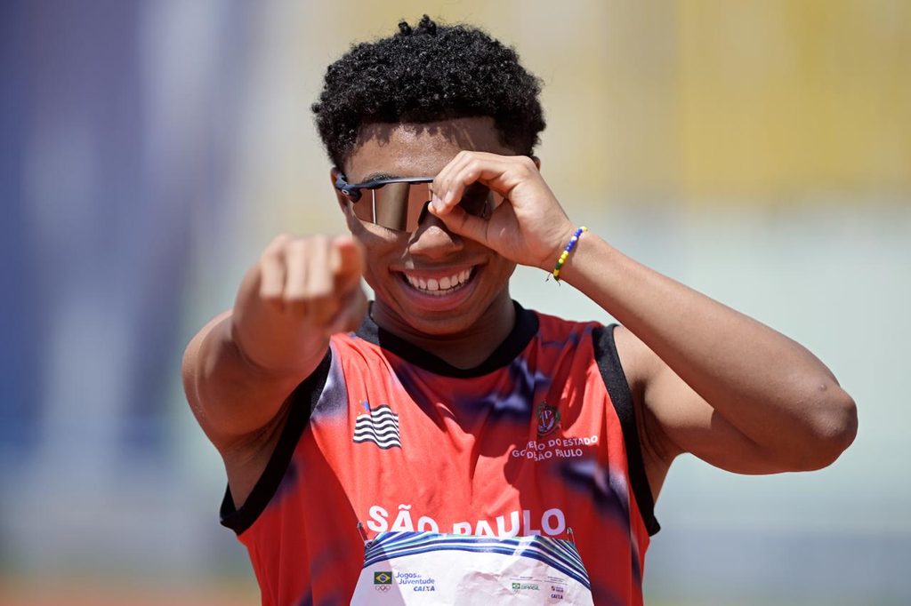2026.09.19 - Jogos da Juventude CAIXA Foz do Iguaçu - Henrique Costa de Carvalho celebra vitória nos 100m masculino - Foto: Alexandre Loureiro/COB. IG:alexandreloureiroimagens