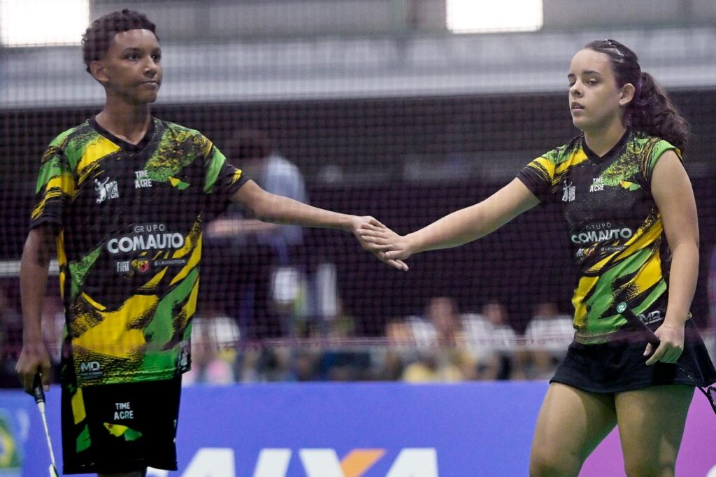 2026.09.24 - Jogos da Juventude CAIXA Foz do Iguaçu - Local: Centro de Convivência Arnaldo Isidorio- Badminton - Fase classificatória - NA FOTO: Maria Eduarda Schicovski e Rafael Paiva de Araújo (AC) - Foto: Alexandre Loureiro/COB. IG:alexandreloureiroimagens / @timebrasil