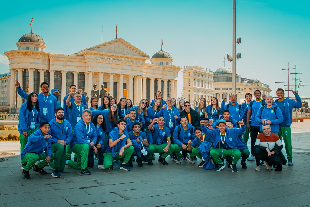 Equipe do Bola na Mão, Gol Cidadão no Mundial Escolar de Handebol na Macedônia do Norte. Divulgação: Bola na Mão, Gol Cidadão