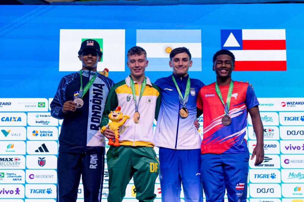 Pódio do triatlo masculino, segunda divisão, dos Jogos da Juventude CAIXA Foz do Iguaçu 2026. Foto: Manu Benicio/COB - IG: Manu_Benicio