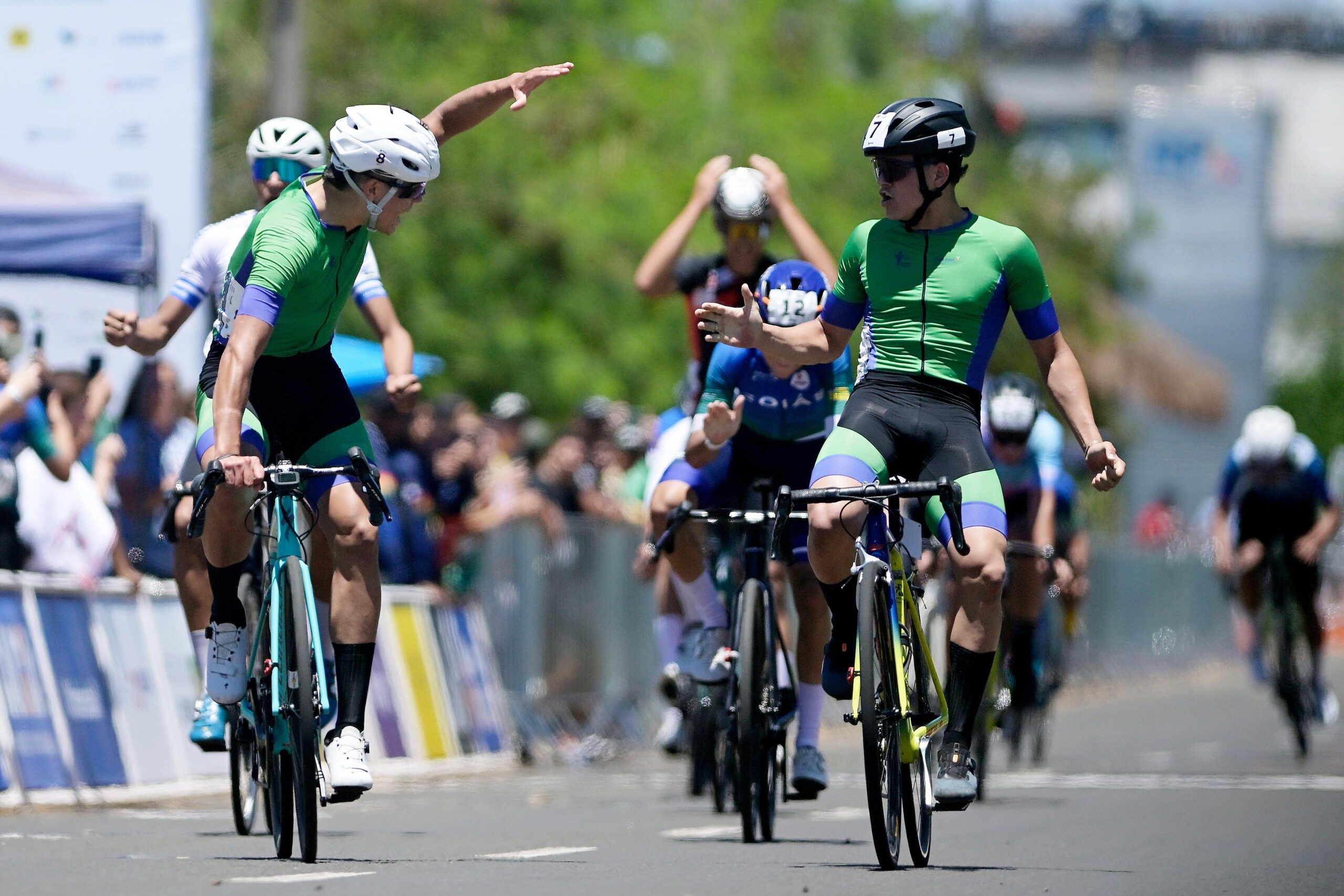 A dupla que garantiu três ouros: Paraná conquista dobradinha em todas as provas do ciclismo masculino
